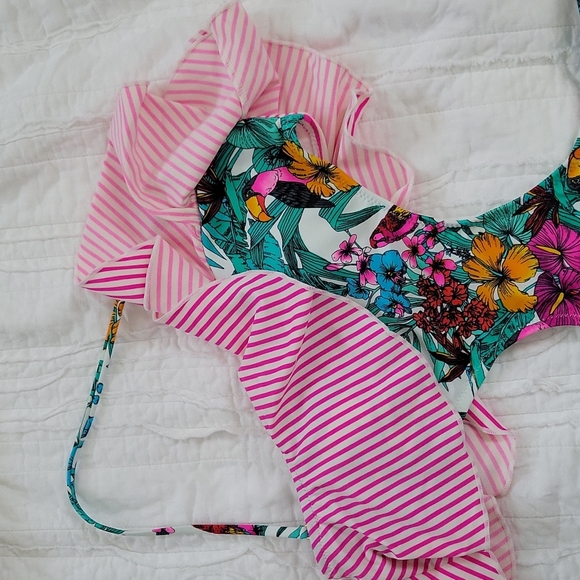 SOLD Raisins by Roxy Quicksilver Monokini - Picture 4 of 6